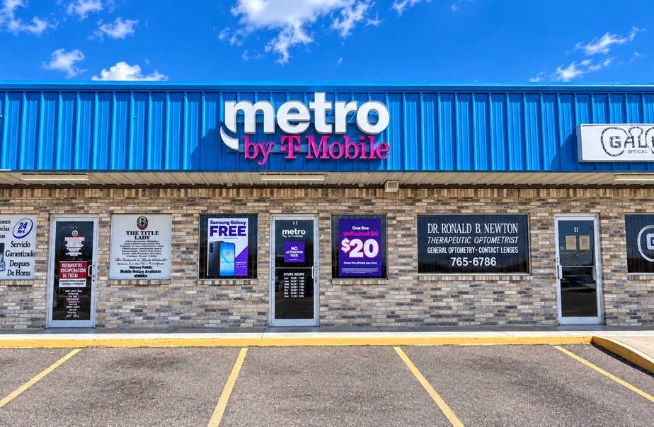 Metro by T-Mobile 502 US Highway 83 - 502 US Highway 83