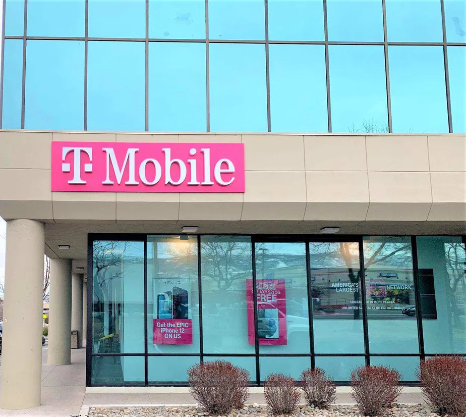 Foto del exterior de la tienda T-Mobile en Meadowood Mall 3, Reno, NV