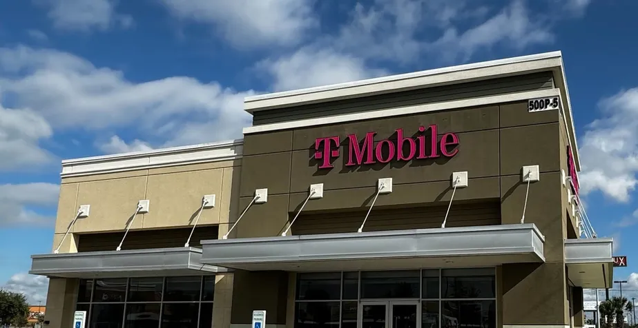 Exterior photo of T-Mobile Store at N Jackson Rd & E Bus 83, Pharr, TX