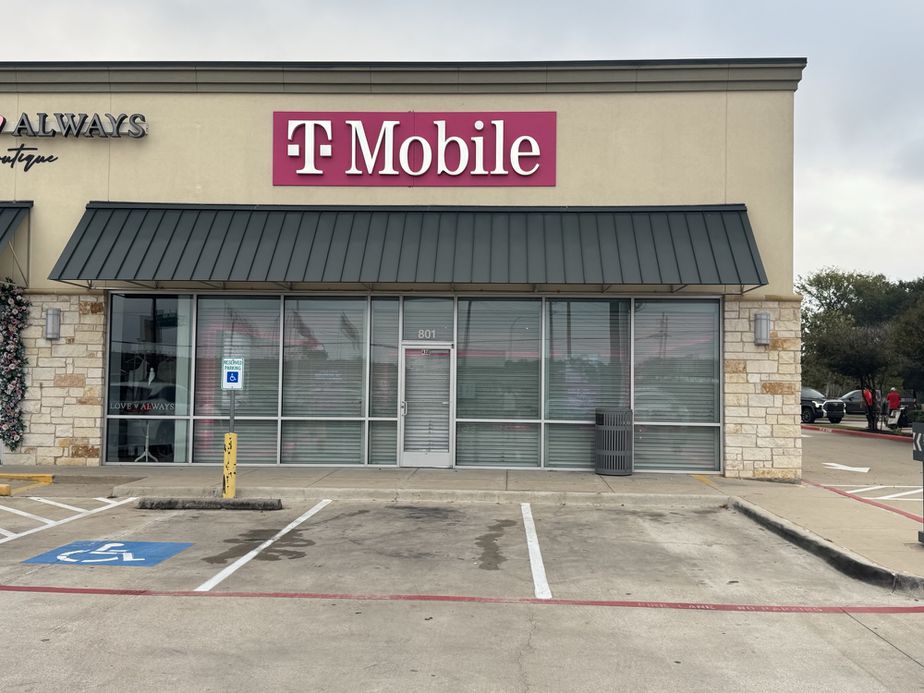 Exterior photo of T-Mobile Store at FM 1463 & Katy Freeway, Katy, TX