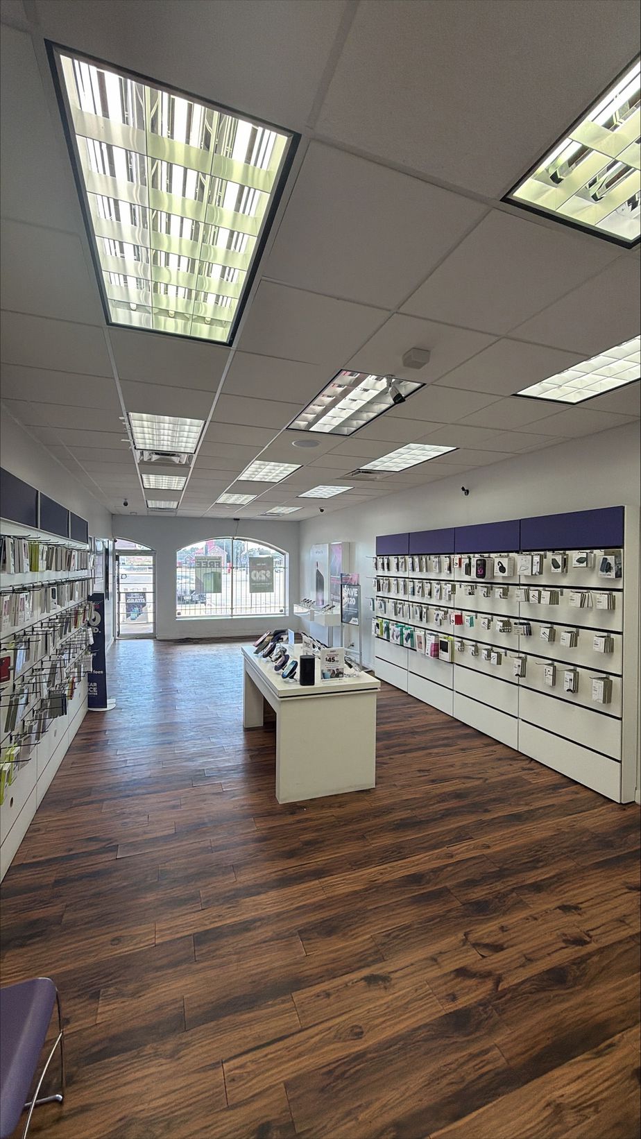 Metro by T-Mobile 1424A Cypress Creek Pkwy - 1424A Cypress Creek Pkwy 