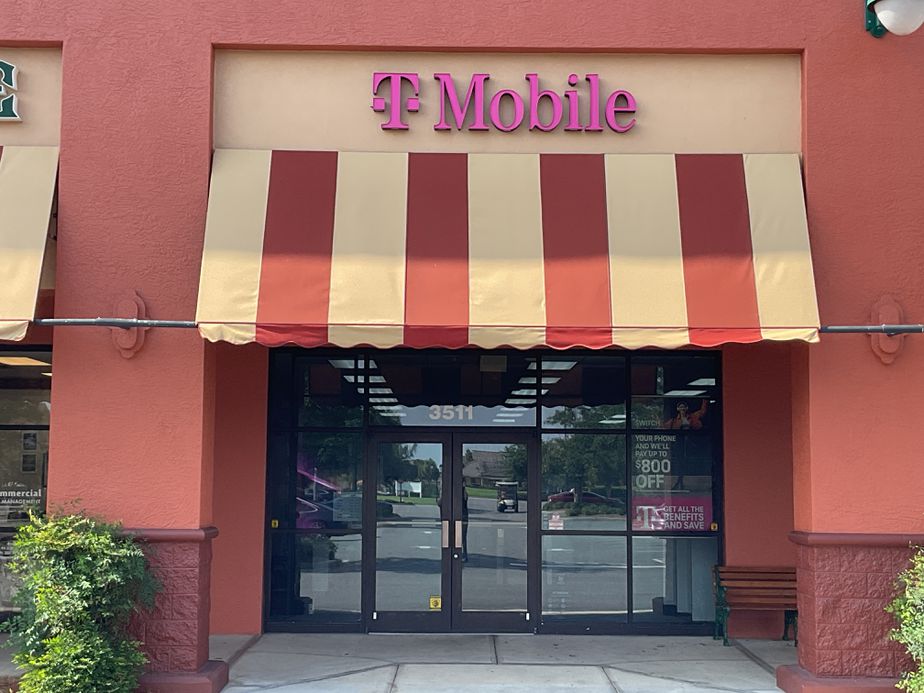Exterior photo of T-Mobile Store at Wedgewood Lane in the Villages, The Villages, FL
