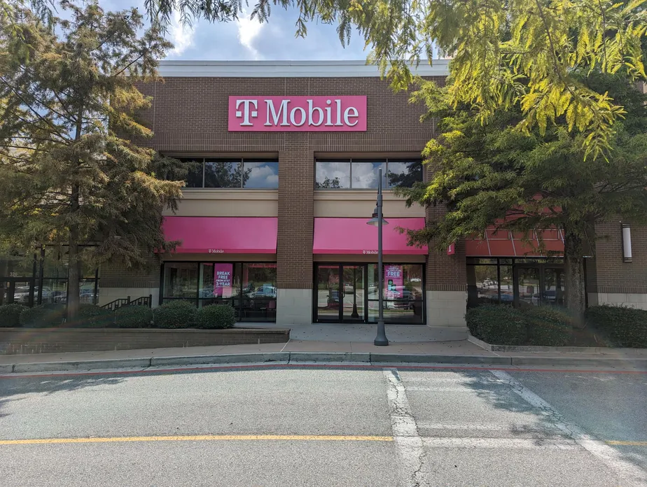 Exterior photo of T-Mobile Store at Riverside Mall, Macon, GA
