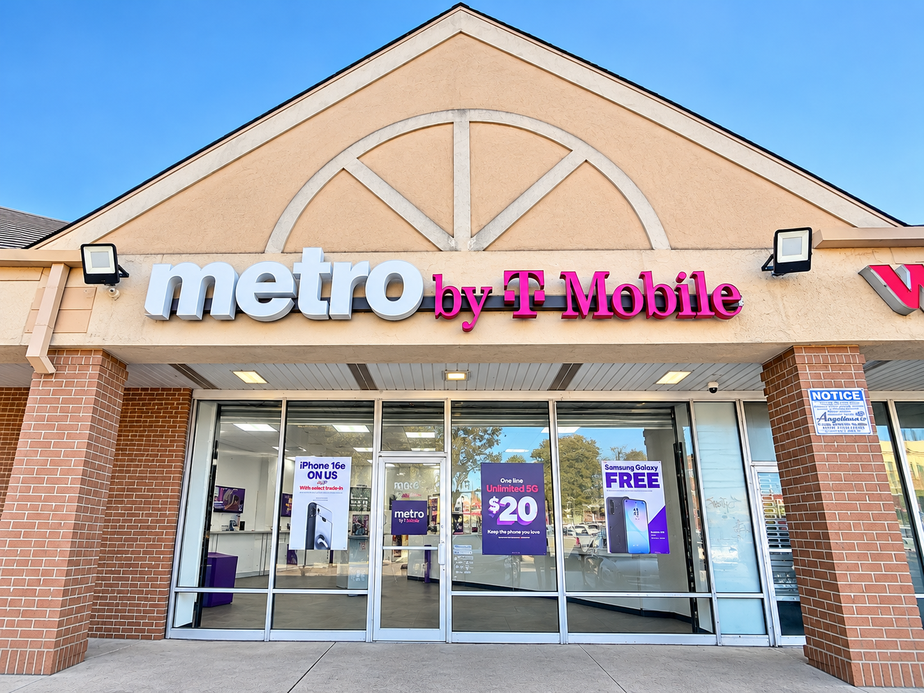 Metro by T-Mobile 4229 N Broad St. - 4229 N Broad St.