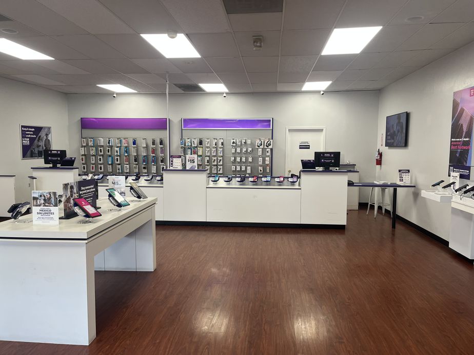 Metro by T-Mobile 1129 Olive Dr - 1129 Olive Dr 