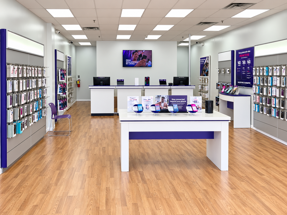 Metro by T-Mobile 1105 WEST AVE SW, - 1105 WEST AVE SW, 