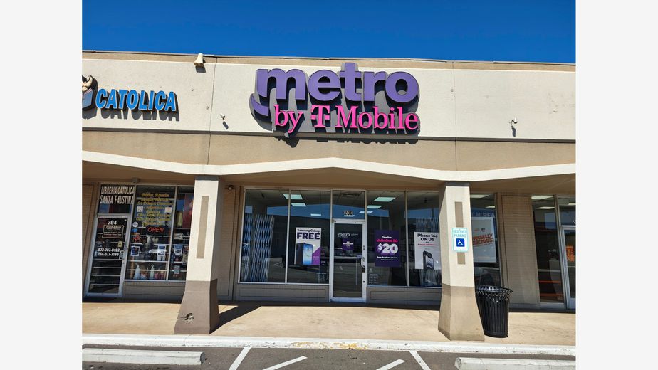 Metro by T-Mobile 10909 Webb Chapel Rd - 10909 Webb Chapel Rd 