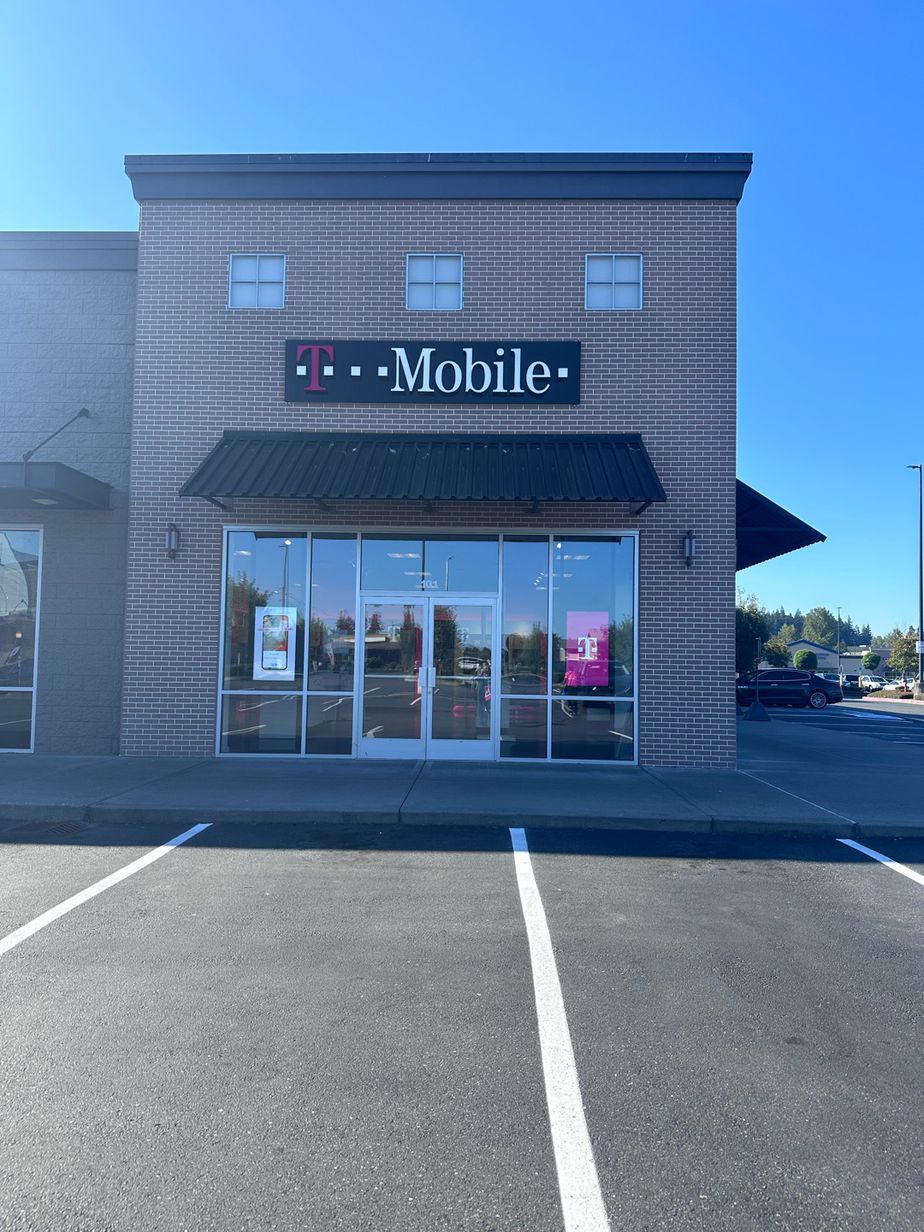 Exterior photo of T-Mobile Store at Meridian & 168th, South Hill, WA