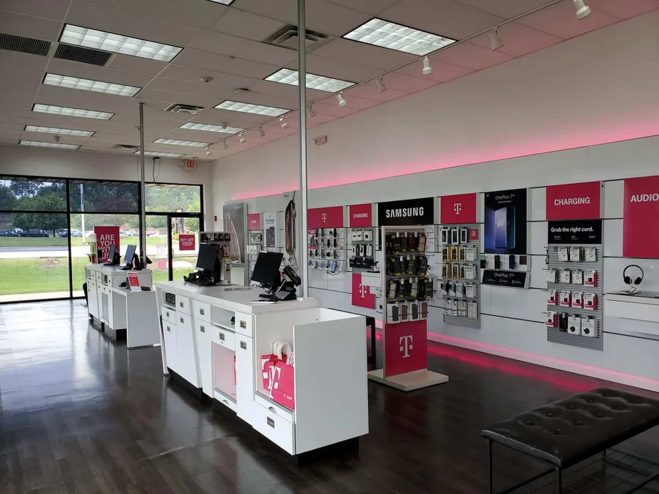 Foto del interior de la tienda T-Mobile en Ridge & Broad, Griffith, IN