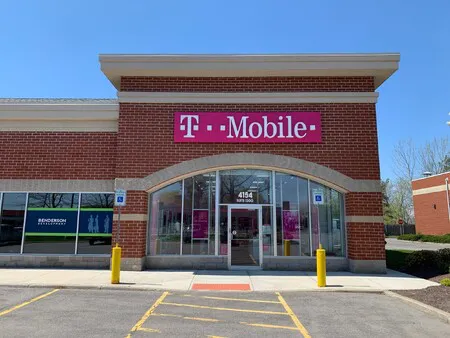  Exterior photo of T-Mobile Store at Mckinley Pkwy & Southwestern Blvd, Buffalo, NY 