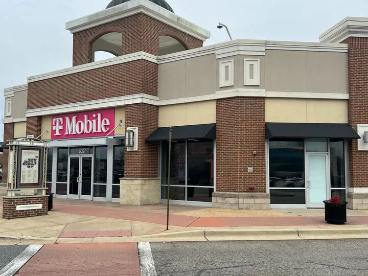  Exterior photo of T-Mobile Store at Woodmore Towne Centre, Lanham, MD 
