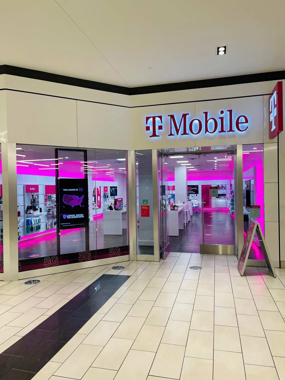Exterior photo of T-Mobile store at Fashion District Of Philadelphia, Philadelphia, PA
