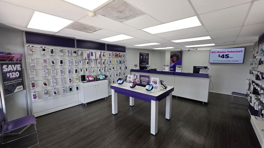 Metro by T-Mobile 2811 E Park Row Dr - 2811 E Park Row Dr 