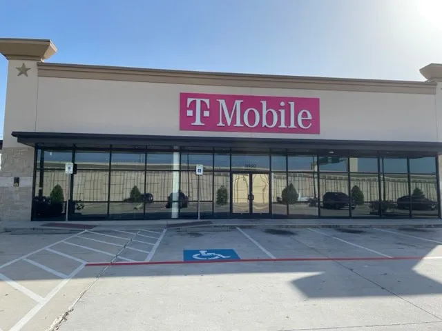 Exterior photo of T-Mobile Store at Hwy 290 & 34th, Houston, TX
