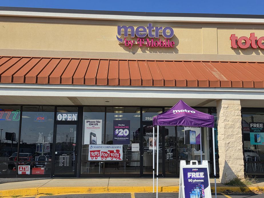 Metro by T-Mobile 2911 Airport Thruway - 2911 Airport Thruway 