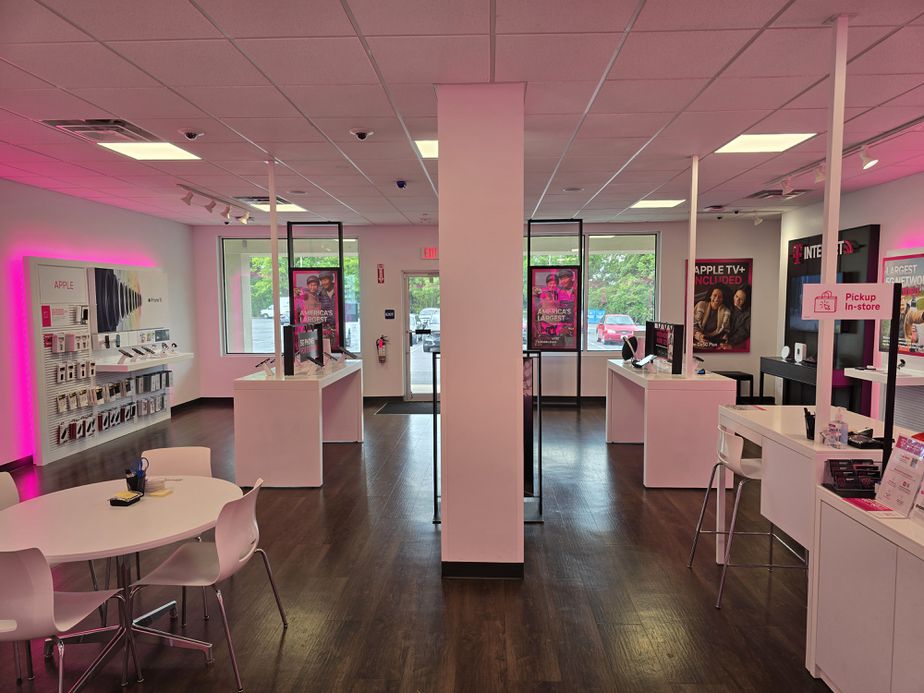 Interior photo of T-Mobile Store at Thurmont Plaza, Thurmont, MD