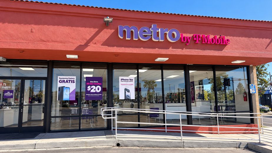 Metro by T-Mobile 5209 E Olympic Blvd - 5209 E Olympic Blvd 