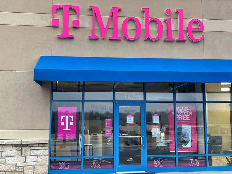 Exterior photo of T-Mobile store at Commons Pl & Southwind Rd, Manhattan, KS