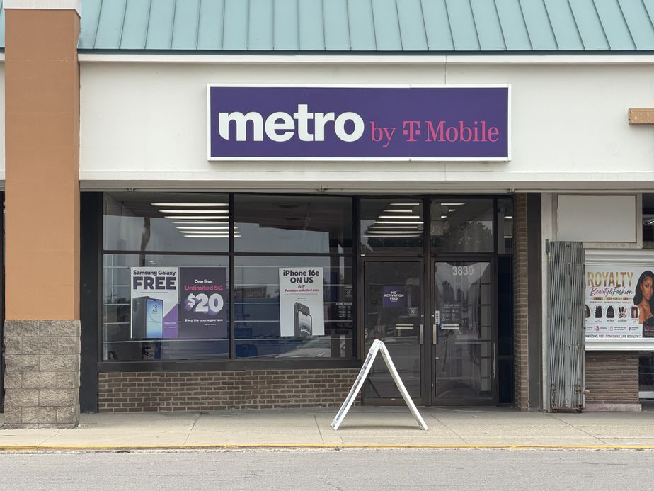 Metro by T-Mobile 3839 S High St - 3839 S High St 