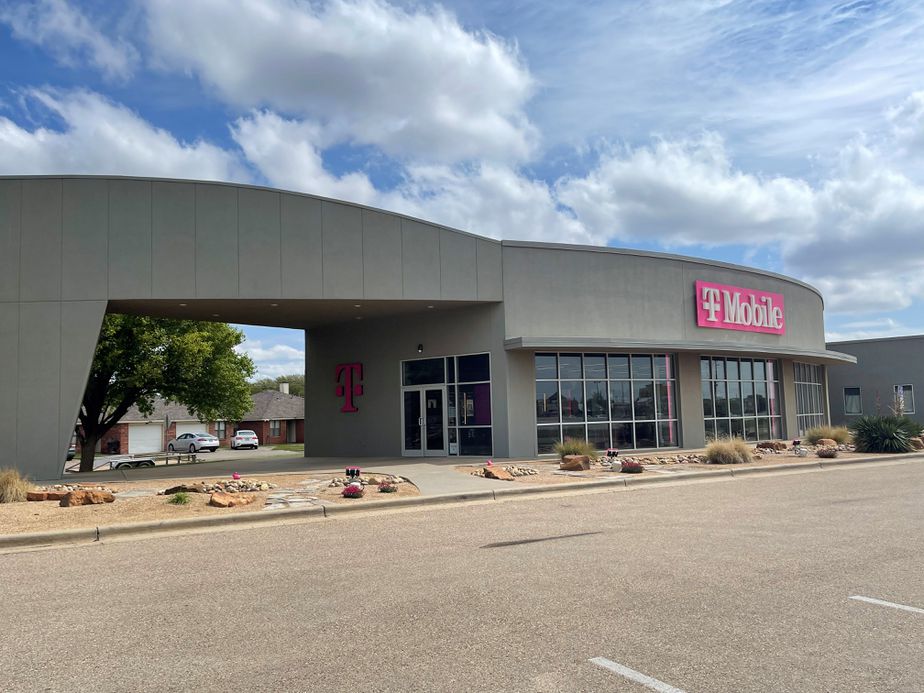 Exterior photo of T-Mobile Store at S Loop 289 & 66th, Lubbock, TX