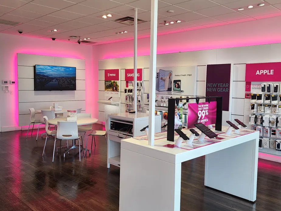 Interior photo of T-Mobile Store at Campbell & Walton, Bowling Green, KY