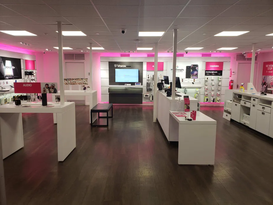  Interior photo of T-Mobile Store at W Dekalb Pike & Town Center Rd, King Of Prussia, PA 