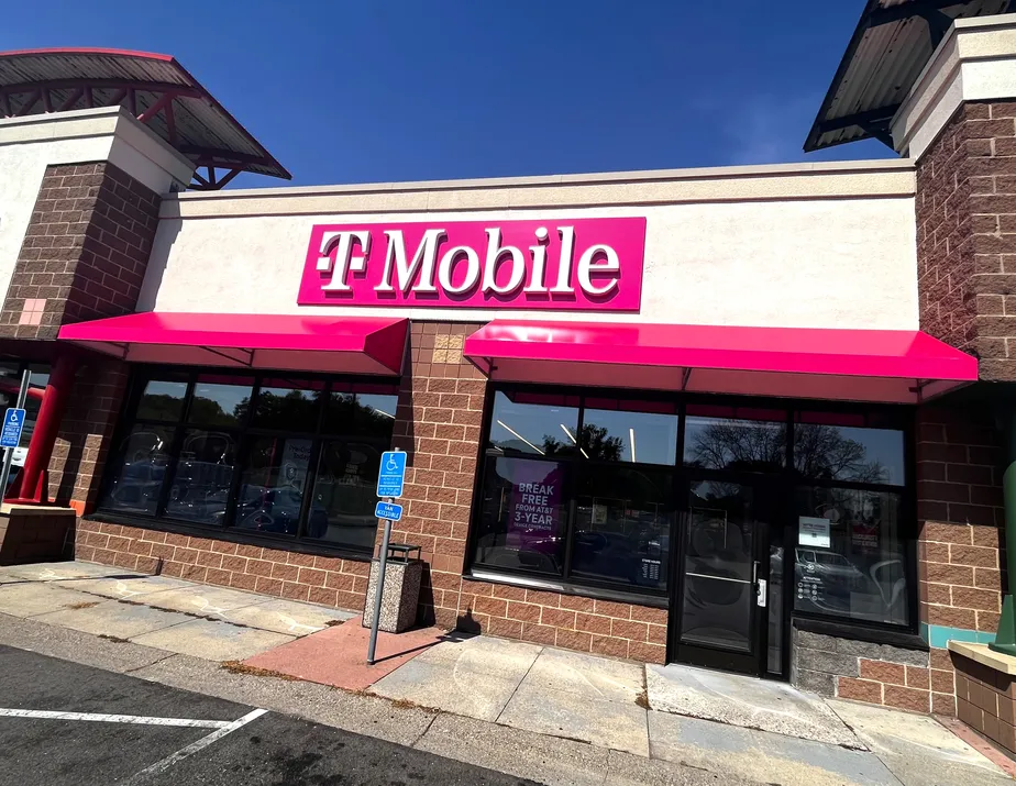 Exterior photo of T-Mobile Store at White Bear Ave & Hwy 36, Maplewood, MN