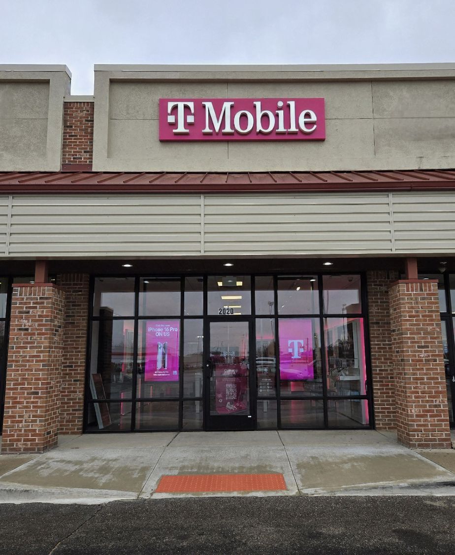 Exterior photo of T-Mobile Store at Goshen Commons, Goshen, IN