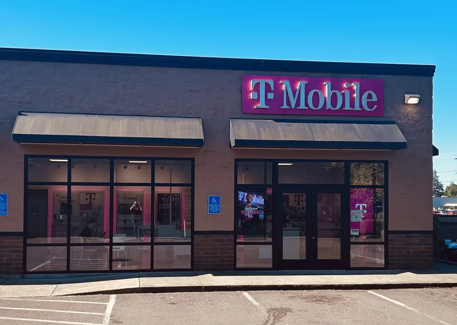  Exterior photo of T-Mobile Store at Stayton Shops, Stayton, OR 