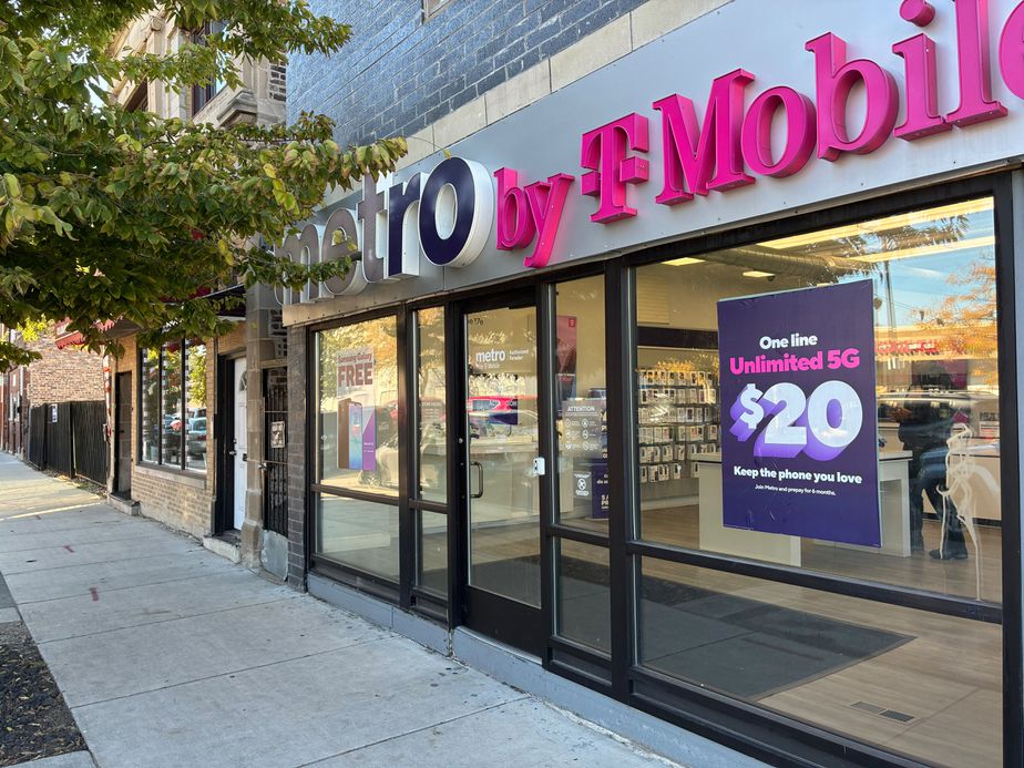 Metro by T-Mobile 4326 S Ashland Ave - 4326 S Ashland Ave 