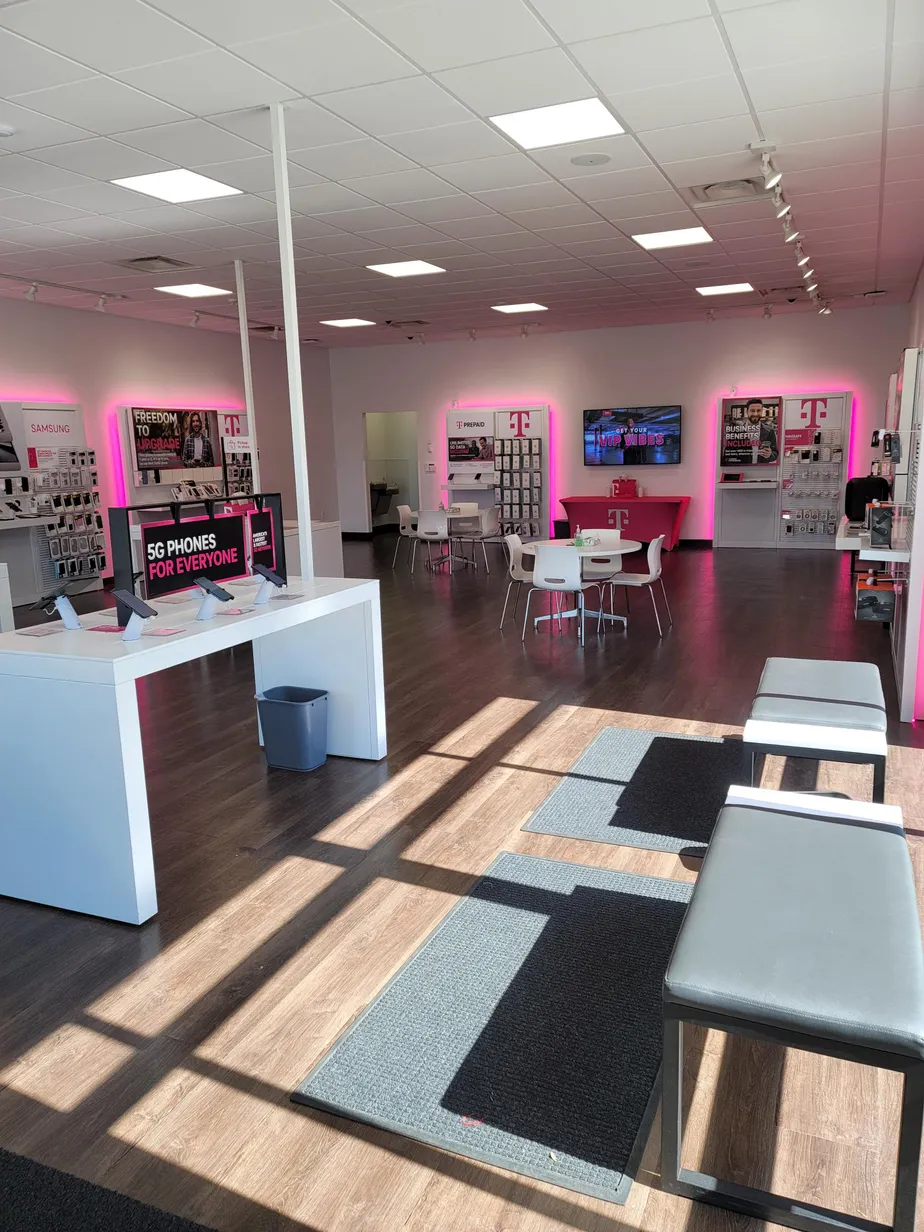  Interior photo of T-Mobile Store at Collins Rd NE & Lindale Dr NE, Cedar Rapids, IA 