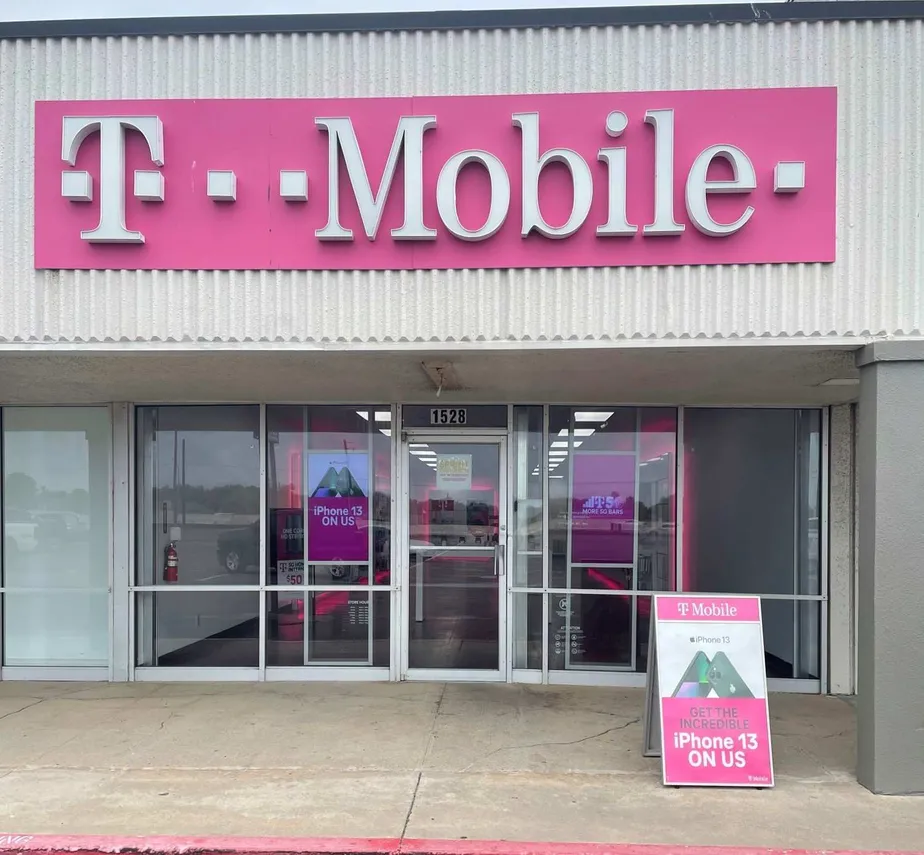 Exterior photo of T-Mobile Store at NorthShore Plaza, Portland, TX