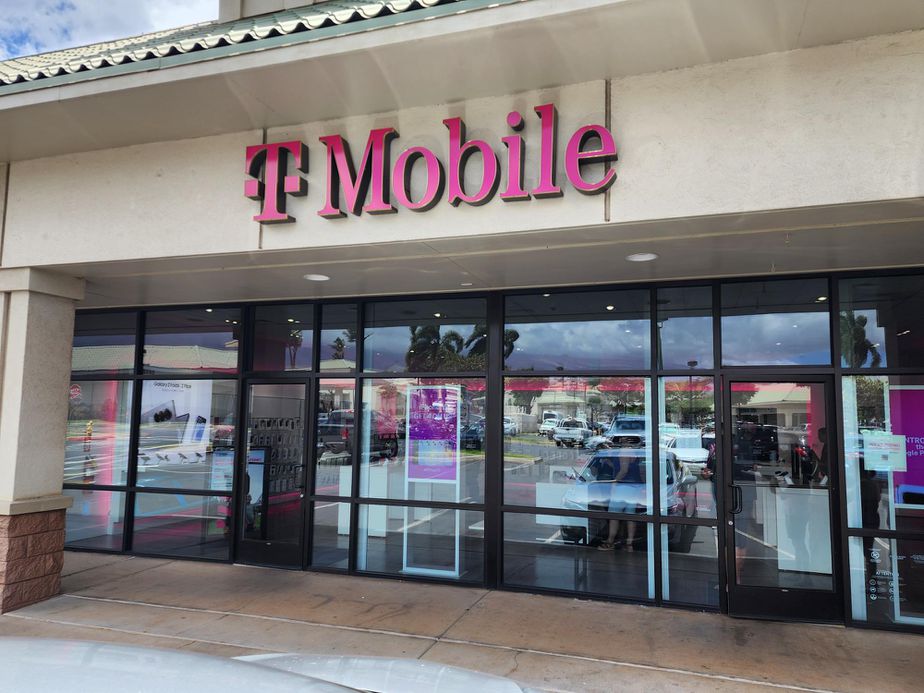 Exterior photo of T-Mobile Store at Pi'ilani Village Shopping Ctr, Kihei, HI