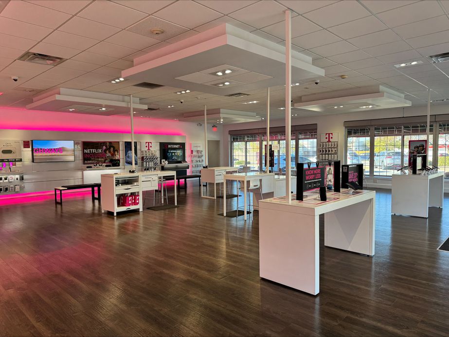 Interior photo of T-Mobile Store at Jefferson Street & Caterpillar, Joliet, IL