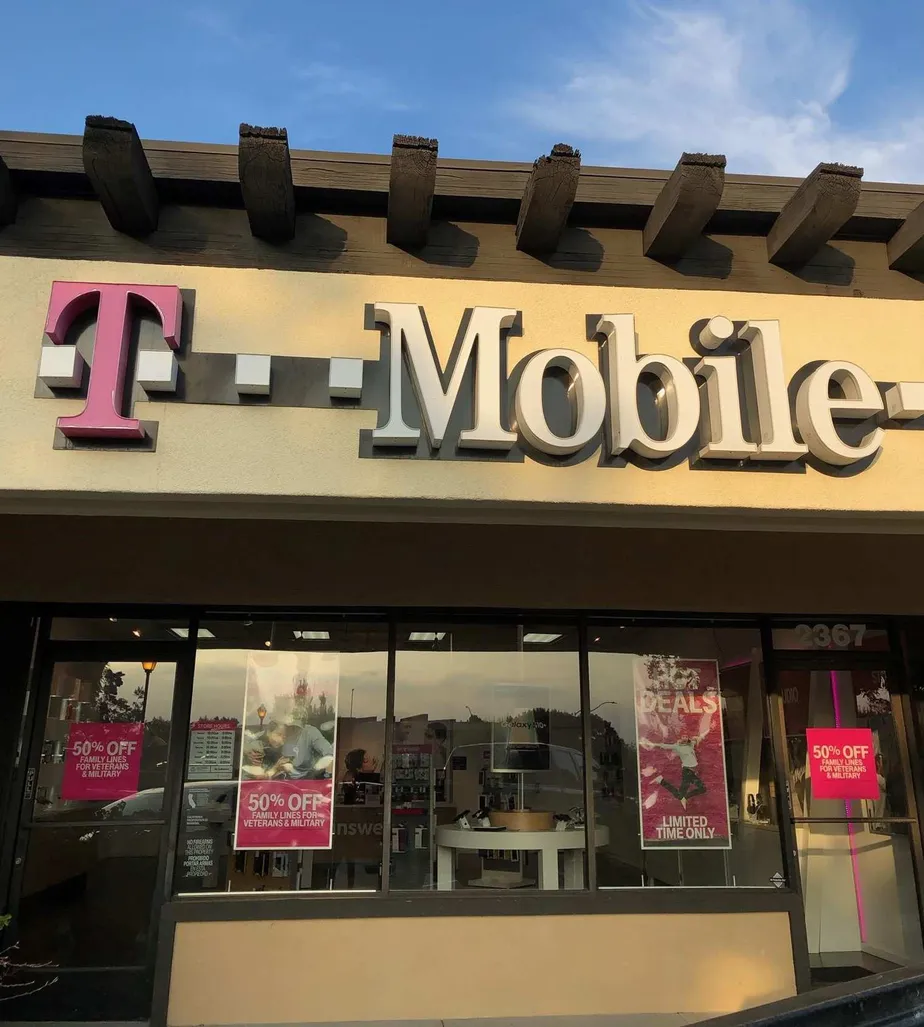 Exterior photo of T-Mobile store at Foothill Blvd & Fruit St, La Verne, CA 