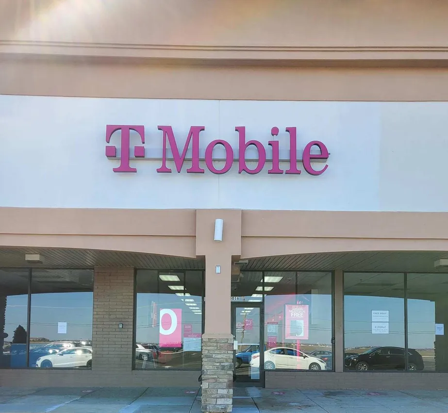 Exterior photo of T-Mobile store at Wellington Ave & N Little Rock Ave, Ventnor City, NJ