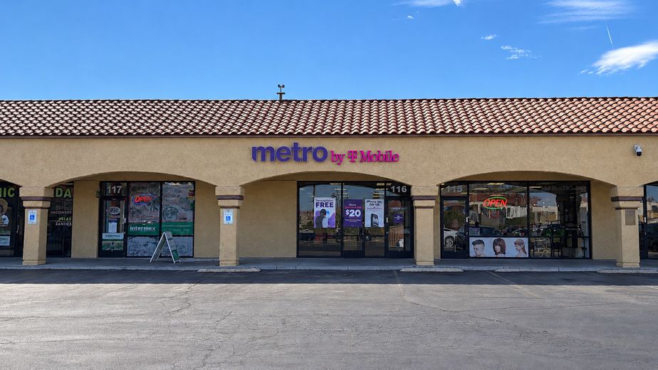 Metro by T-Mobile 235 N Eastern Ave - 235 N Eastern Ave 
