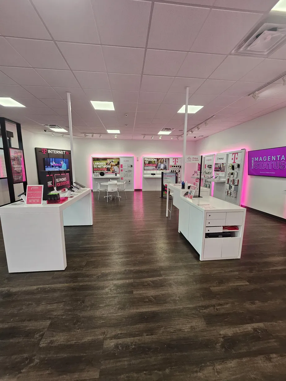  Interior photo of T-Mobile Store at 6th St & 22nd Ave, Brookings, SD 