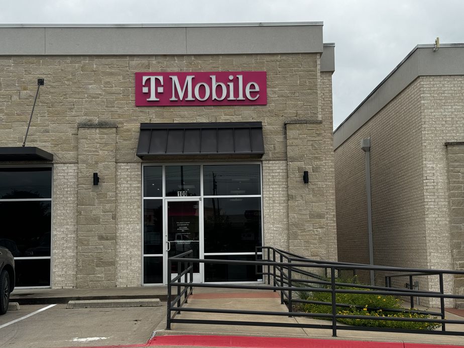 Exterior photo of T-Mobile Store at Sh 377 & Acton Hwy, Granbury, TX