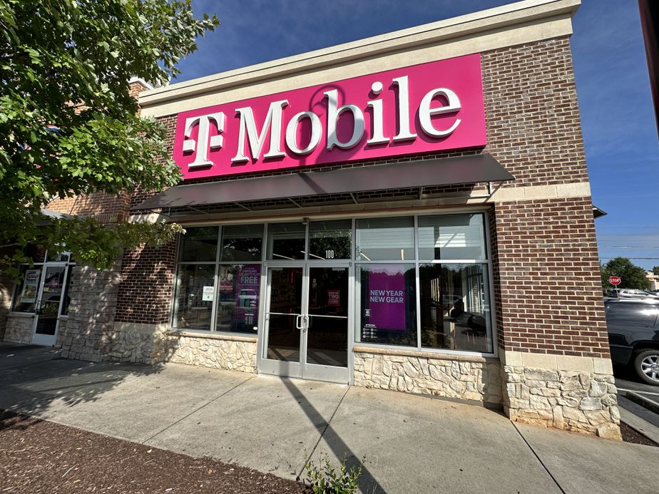 Exterior photo of T-Mobile Store at Hwy 138 & Northlake Dr, Conyers, GA