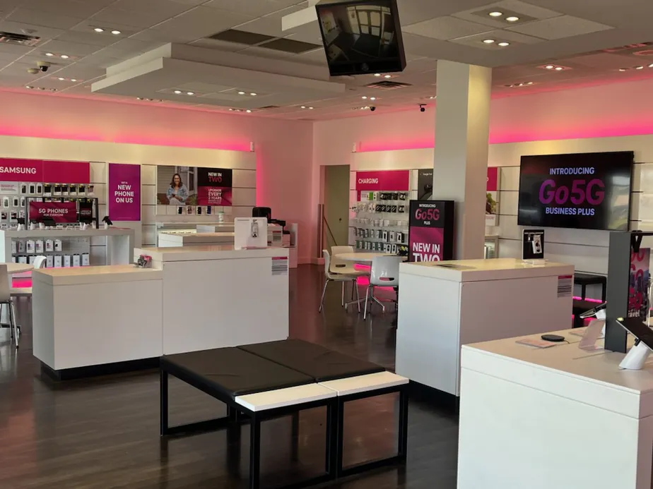  Interior photo of T-Mobile Store at 89th & Western, Oklahoma City, OK 