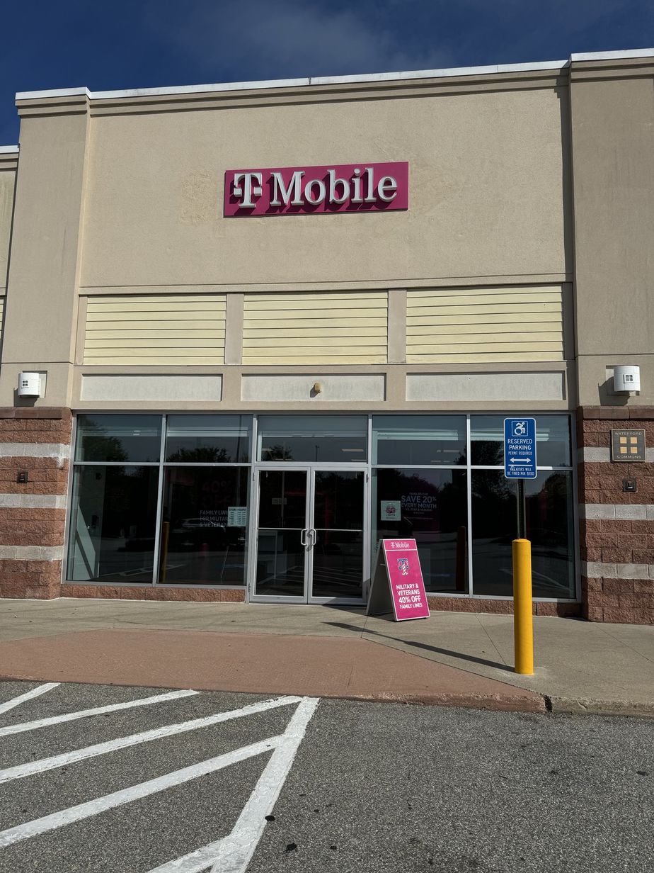 Exterior photo of T-Mobile Store at Waterford Commons, Waterford, CT