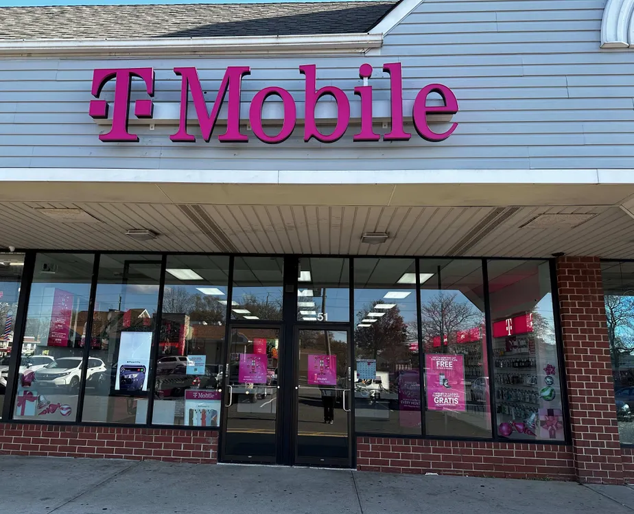 Exterior photo of T-Mobile Store at Wicks Rd & Hamilton Ave, Brentwood, NY
