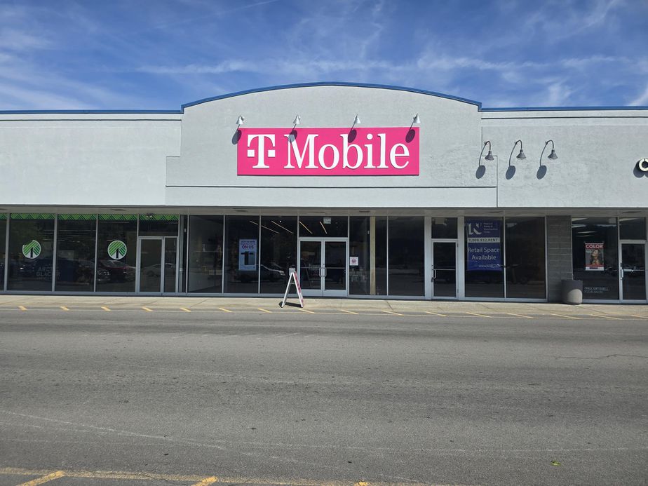 Exterior photo of T-Mobile Store at SR 7 & Merchant Pl, Cobleskill, NY
