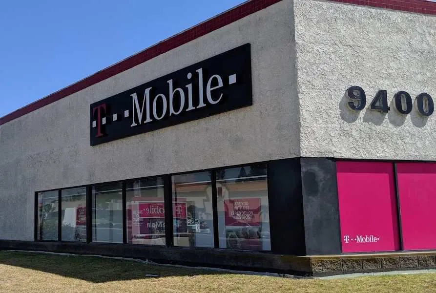 Exterior photo of T-Mobile store at Firestone & Woodruff, Downey, CA