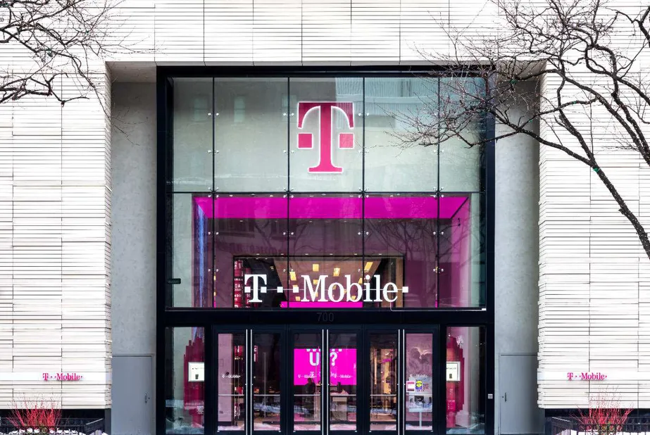 Located at the famous Magnificent Mile, our team of Mobile Experts are ready to help with all your wireless needs!