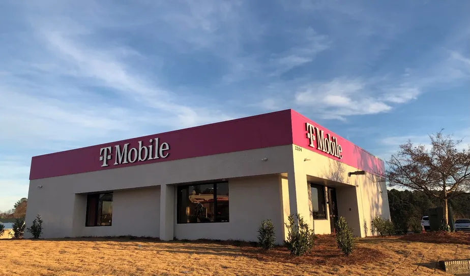 Foto del exterior de la tienda T-Mobile en E Walnut Ave & Airport Rd, Dalton, GA