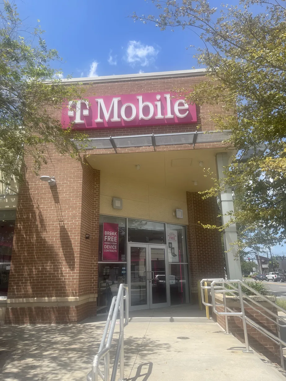 Exterior photo of T-Mobile Store at Sodo Shopping Center, Orlando, FL