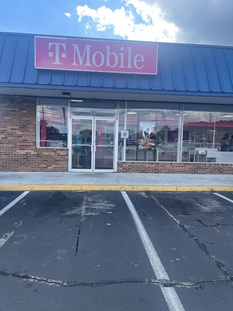  Exterior photo of T-Mobile Store at General Screven & Elma G Miles, Hinesville, GA 