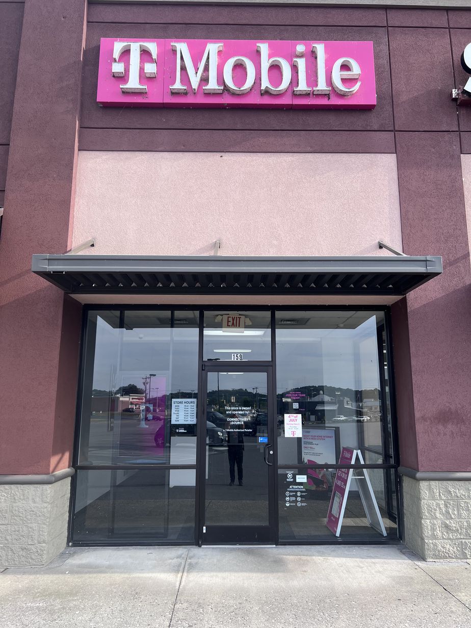 Exterior photo of T-Mobile Store at Hudson Dr & W E St, Elizabethton, TN